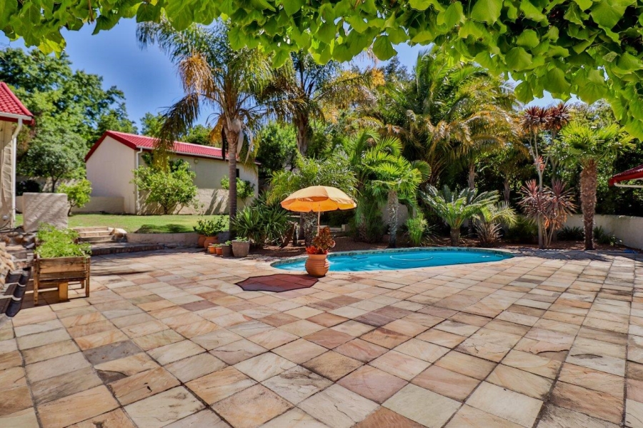 To Let 4 Bedroom Property for Rent in Helderberg Estate Western Cape